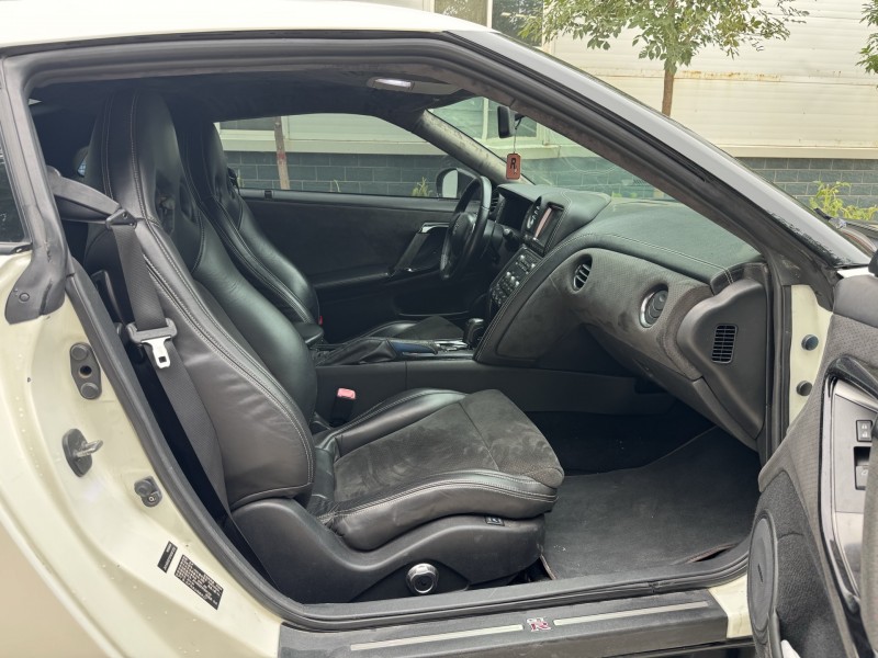 新乡15年日产GT-R7