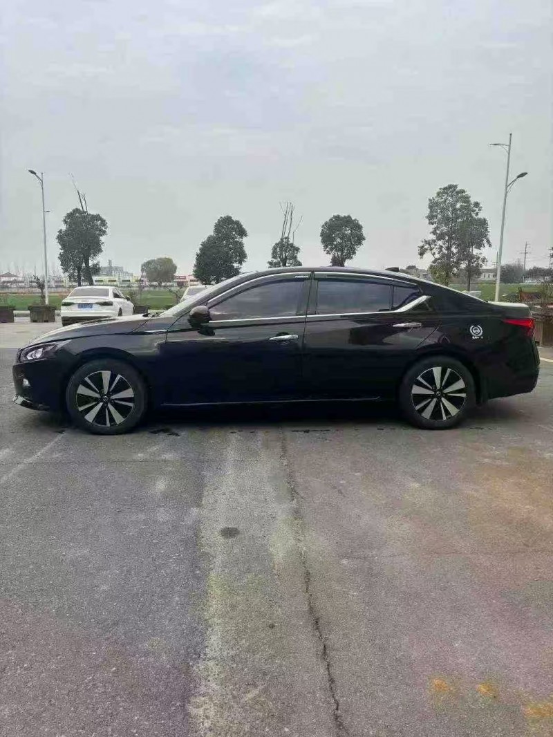 襄阳22年日产天籁4