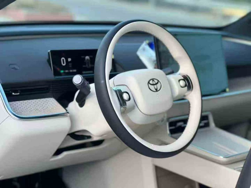 韶关25年丰田铂智4