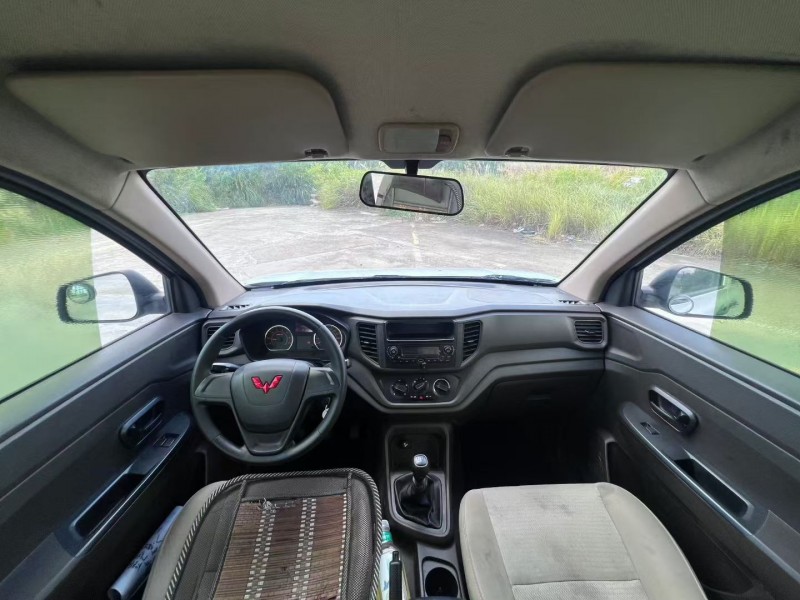 长沙21年五菱汽车宏光4