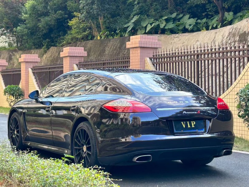 东莞12年保时捷帕拉梅拉5