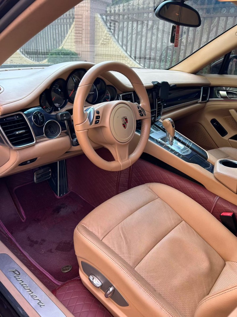 东莞12年保时捷帕拉梅拉8