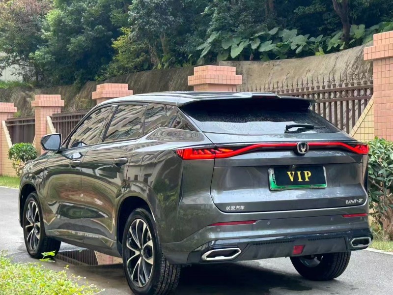 东莞25年长安汽车UNI4