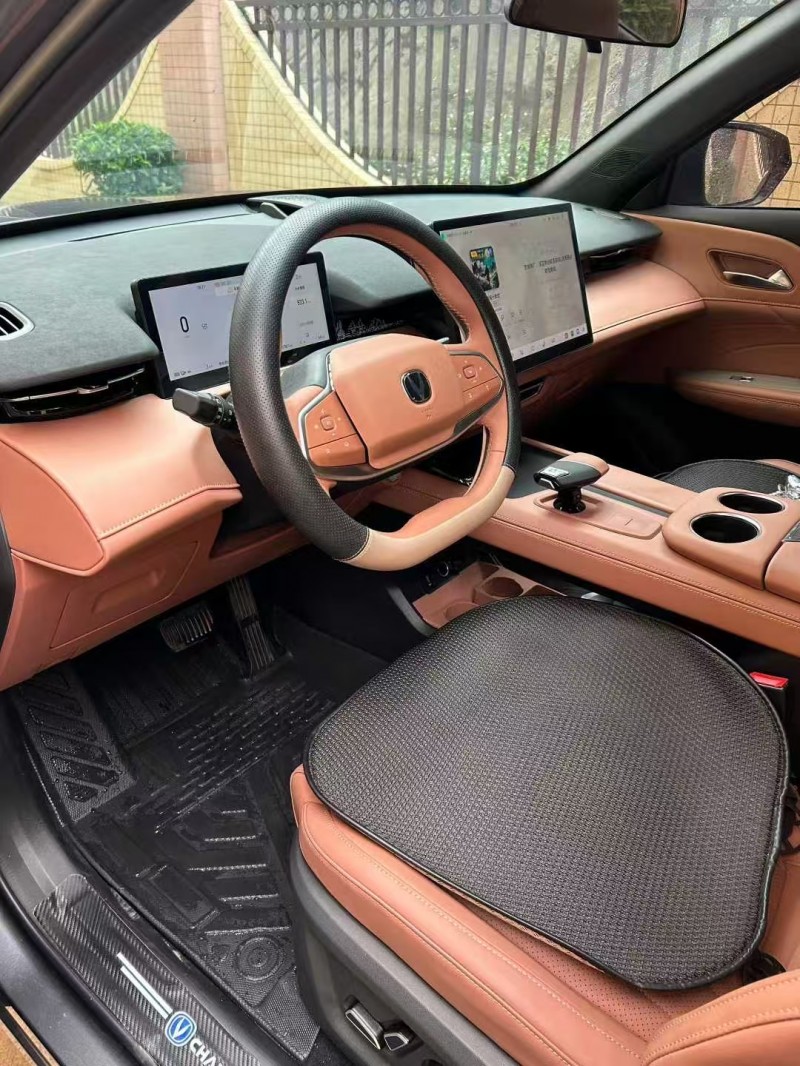 东莞25年长安汽车UNI8