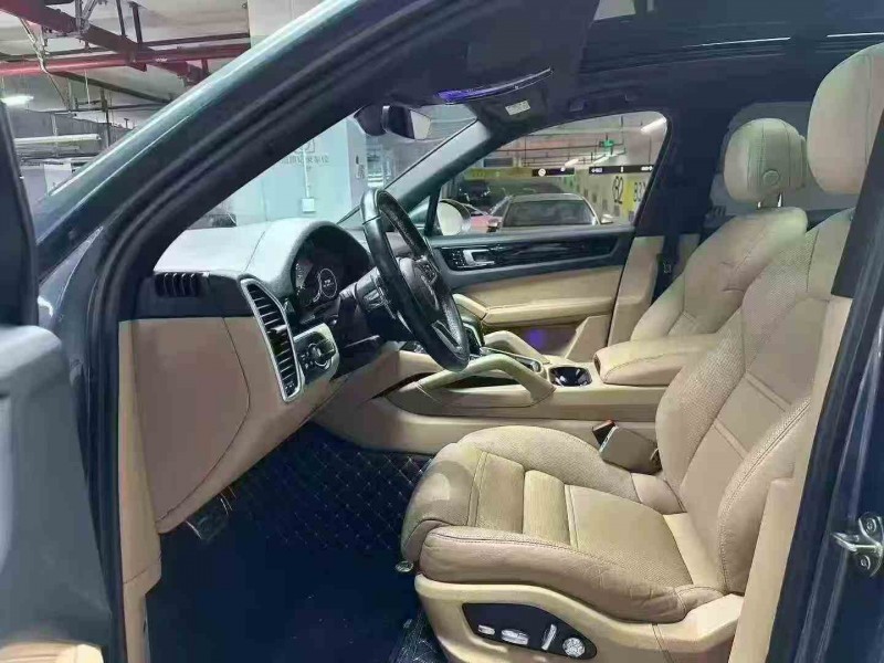 德阳18年保时捷卡宴4