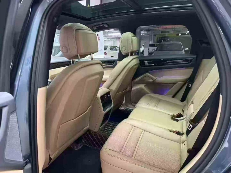 德阳18年保时捷卡宴5