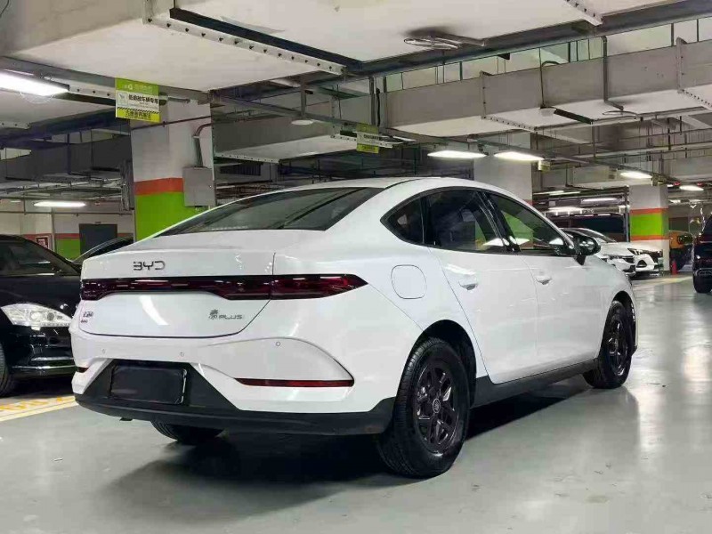 绵阳25年比亚迪秦8