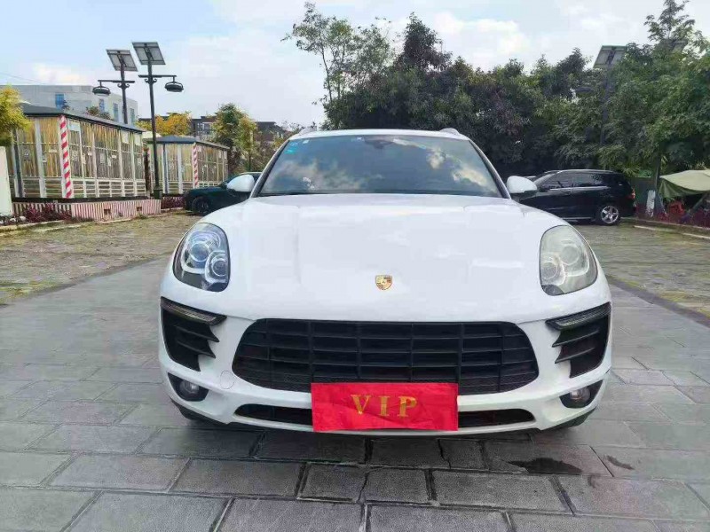 临沧16年保时捷Macan1