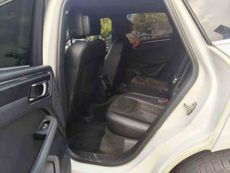 临沧16年保时捷Macan5