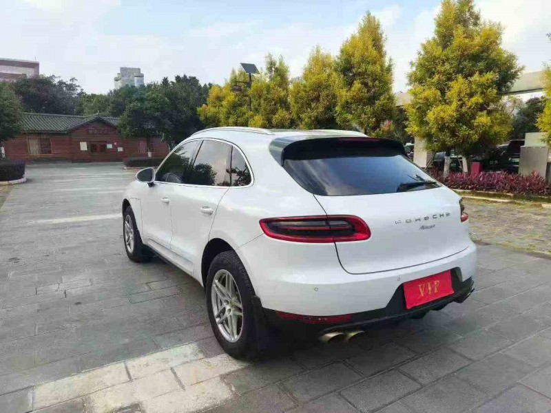 临沧16年保时捷Macan8