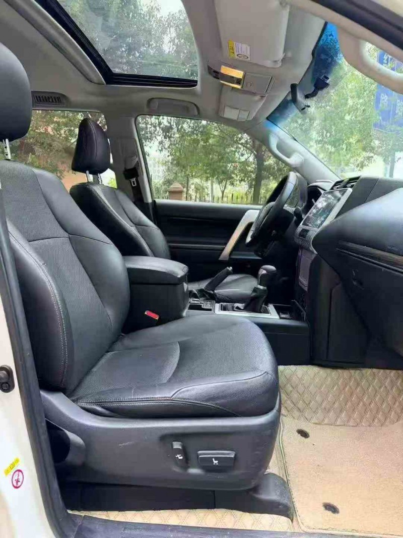 保山19年丰田普拉多4