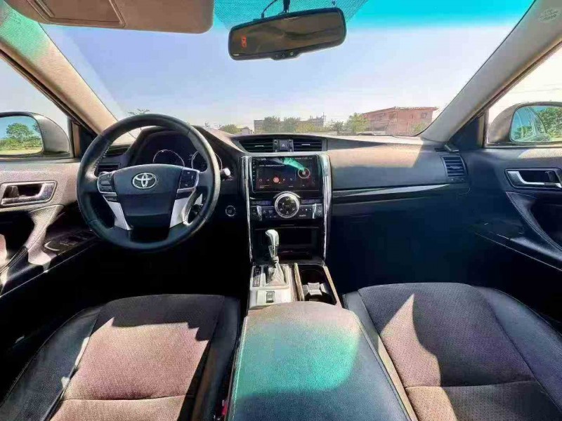 湛江16年丰田锐志5