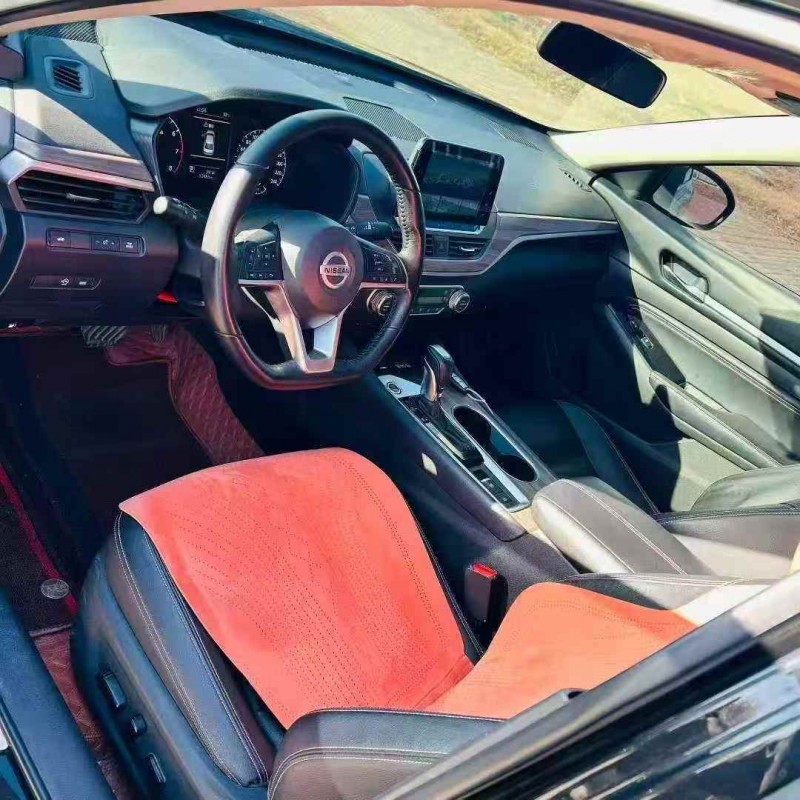 济宁21年日产天籁4