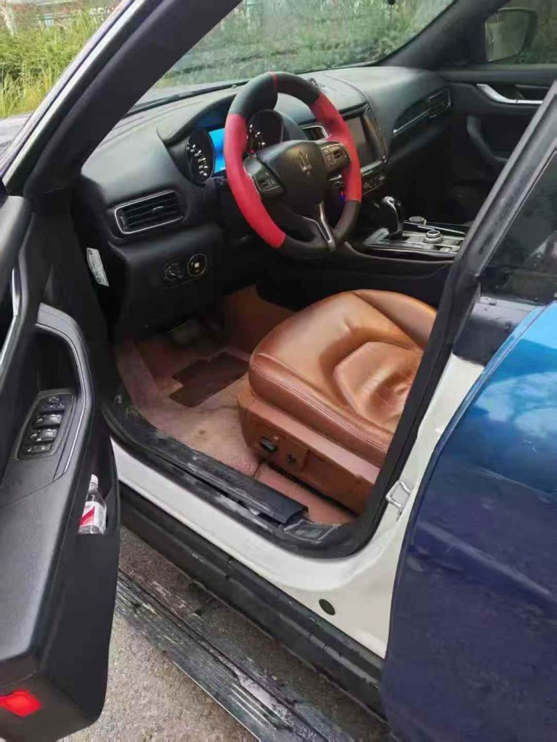 鄂州18年玛莎拉蒂Levante3