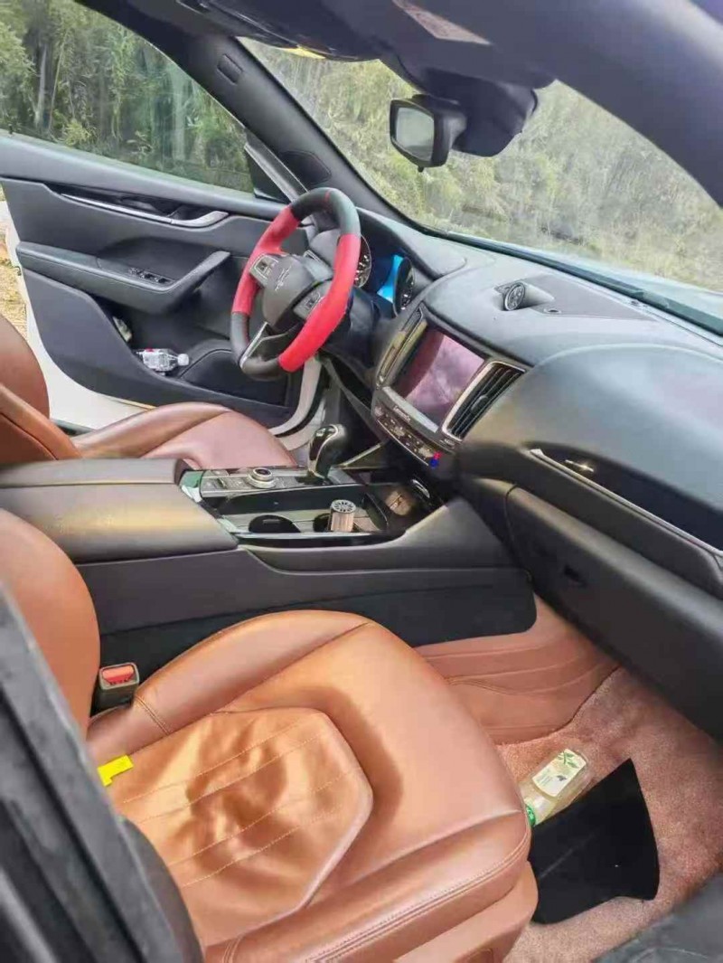 鄂州18年玛莎拉蒂Levante5