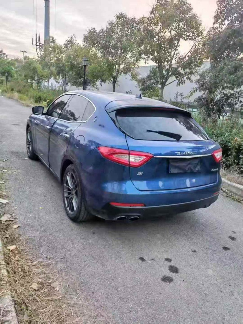 鄂州18年玛莎拉蒂Levante7