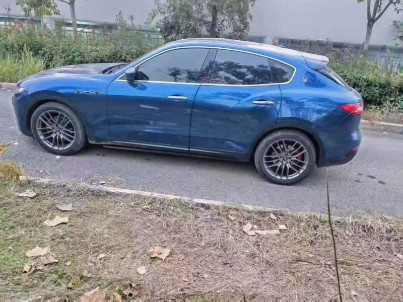 鄂州18年玛莎拉蒂Levante8