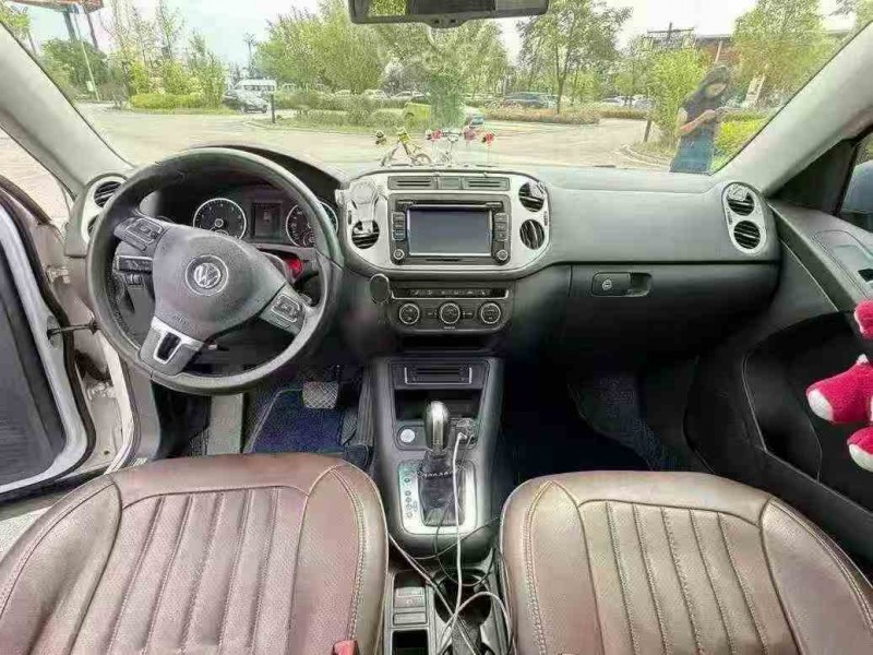 丽江16年大众途观5