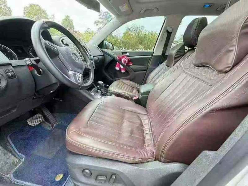 丽江16年大众途观6