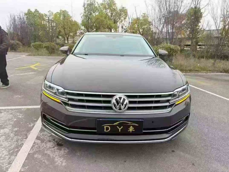 丽江19年大众辉昂1