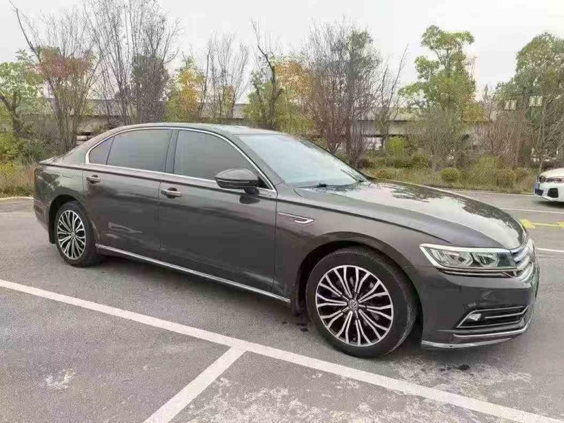 丽江19年大众辉昂2