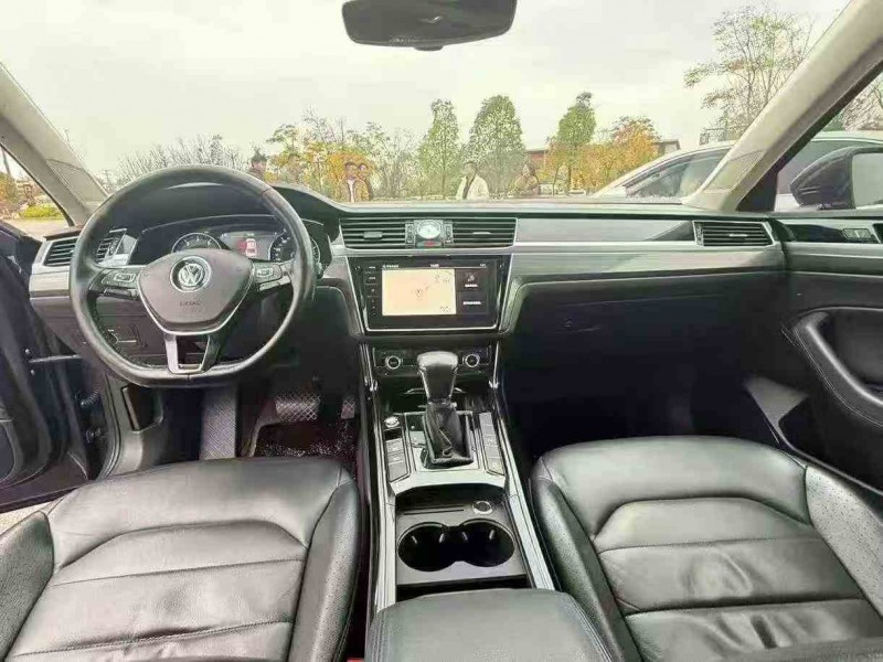 丽江19年大众辉昂4