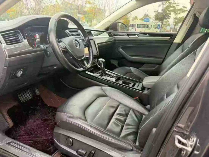 丽江19年大众辉昂6