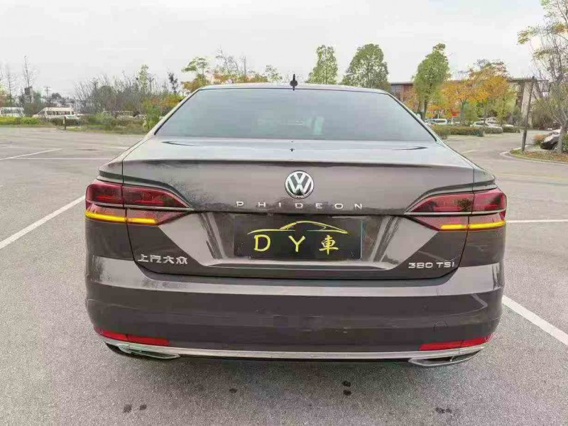 丽江19年大众辉昂9