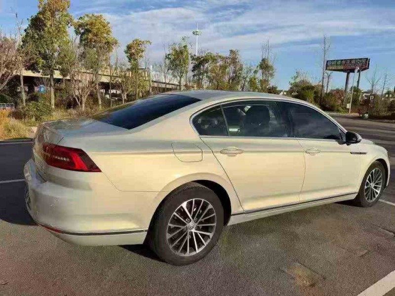 昭通19年大众迈腾8