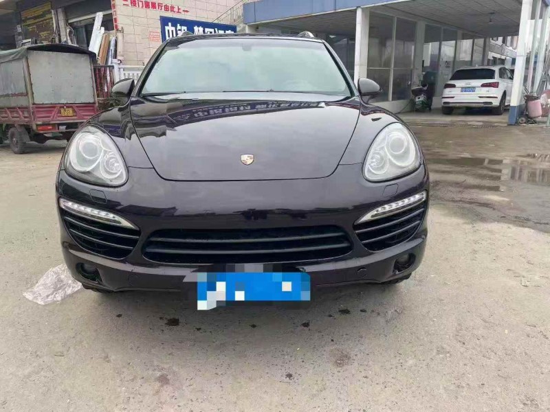 常德12年保时捷卡宴1