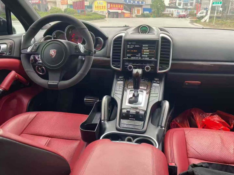 常德12年保时捷卡宴6