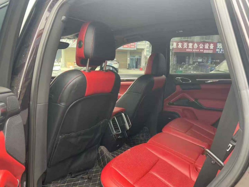 常德12年保时捷卡宴7