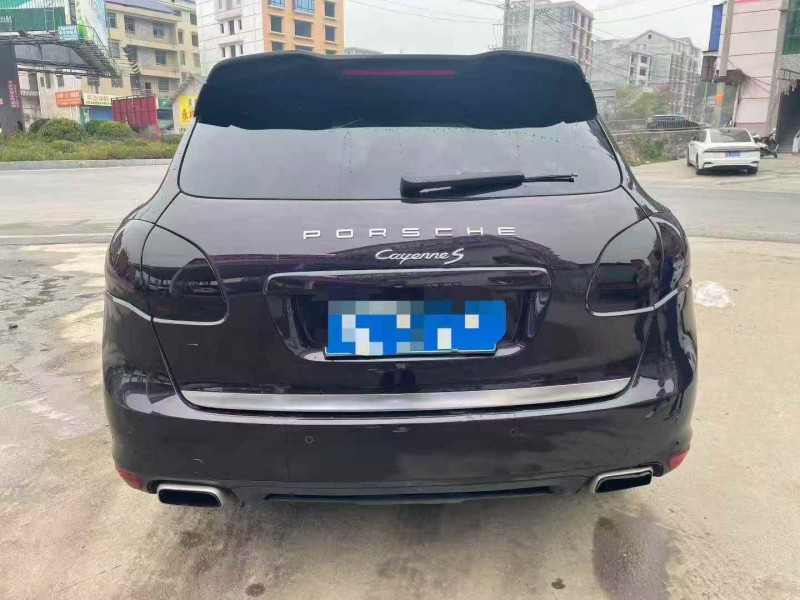 常德12年保时捷卡宴8