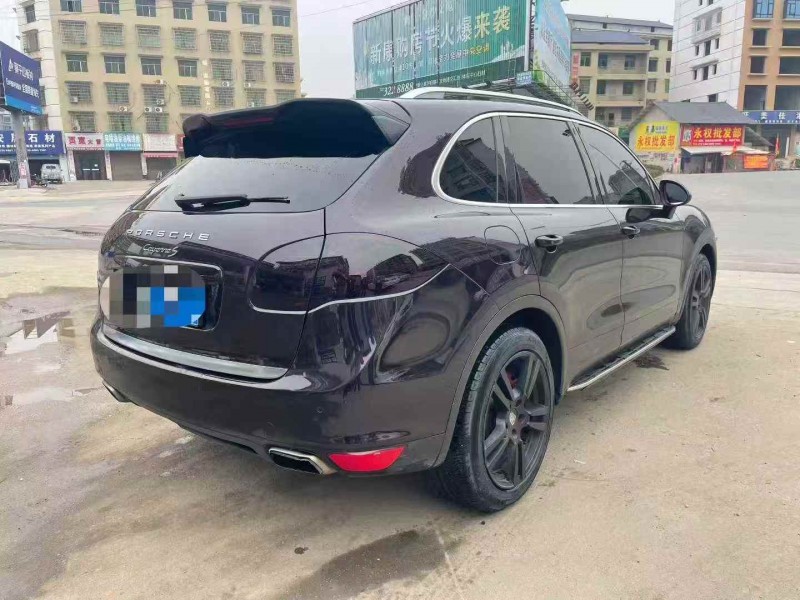 常德12年保时捷卡宴9