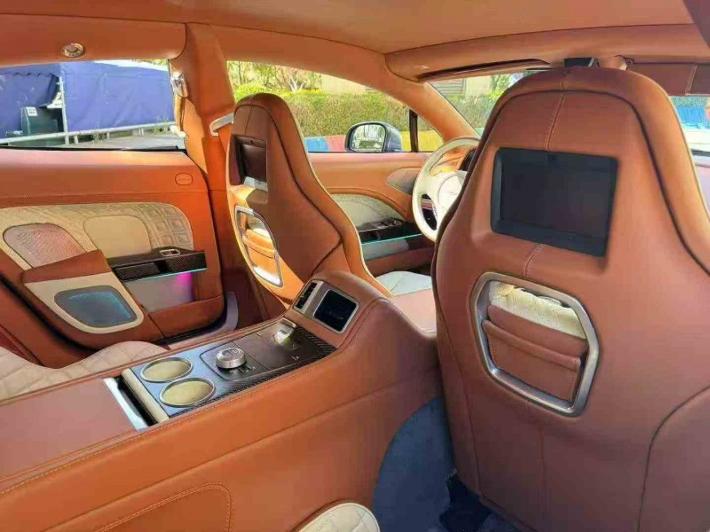 思茅14年阿斯顿·马丁Rapide4