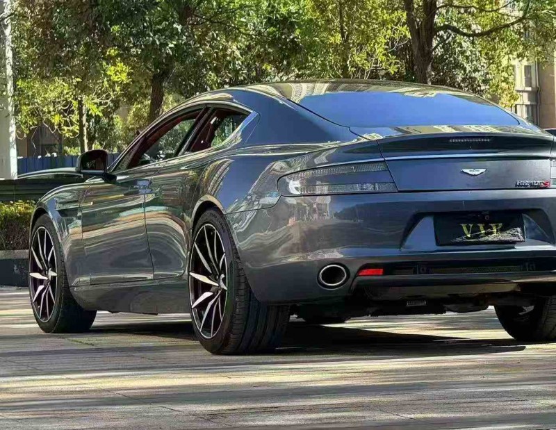 思茅14年阿斯顿·马丁Rapide6