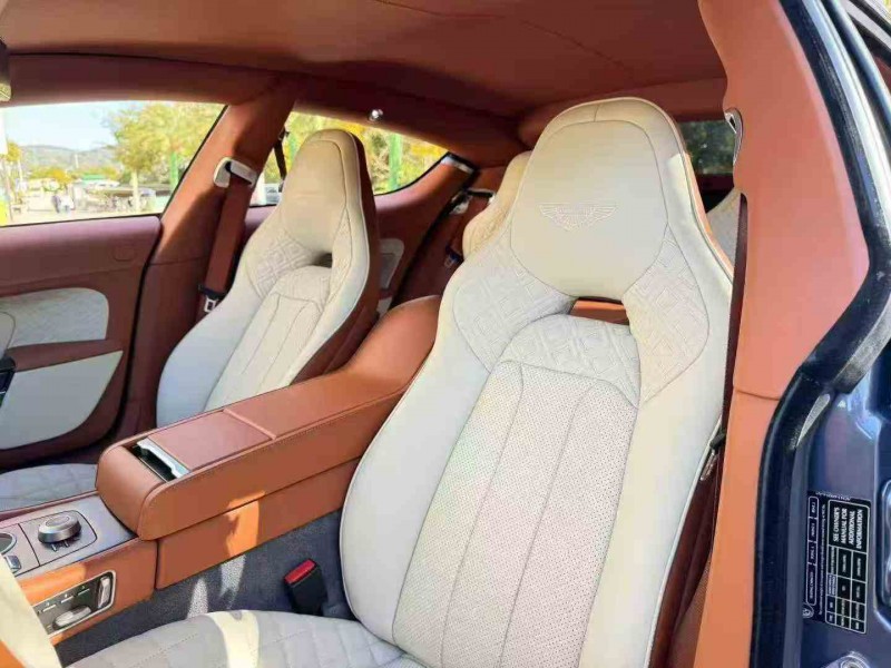 思茅14年阿斯顿·马丁Rapide8