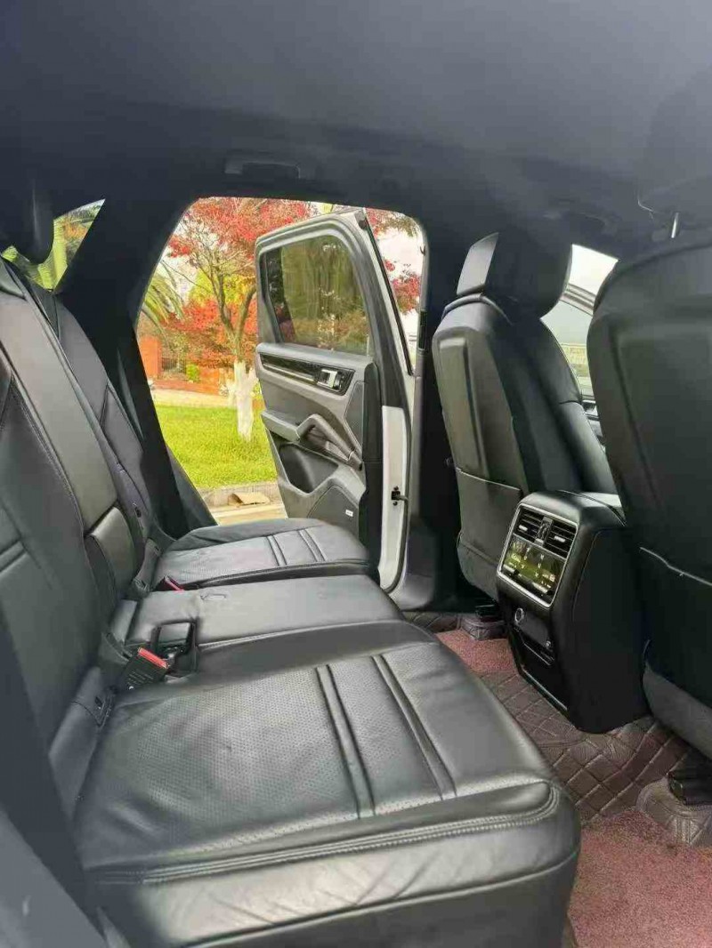 临沧19年保时捷卡宴3