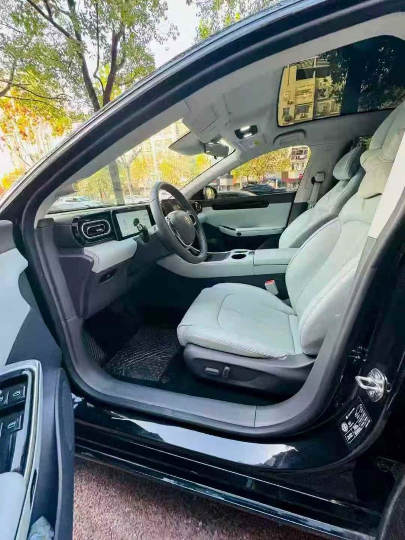 九江25年零跑汽车C015