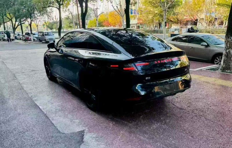 九江25年零跑汽车C017