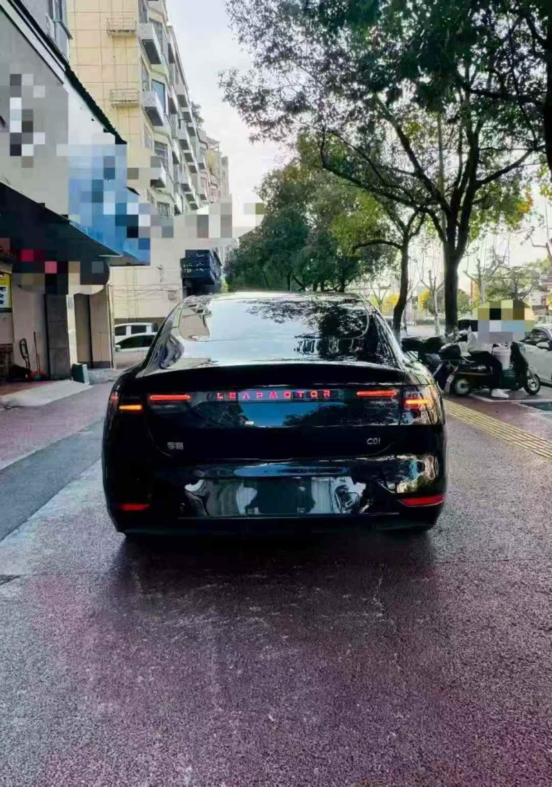 九江25年零跑汽车C019