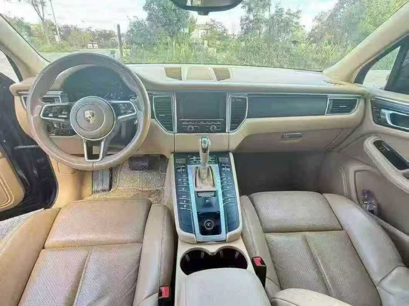 临沧16年保时捷Macan7