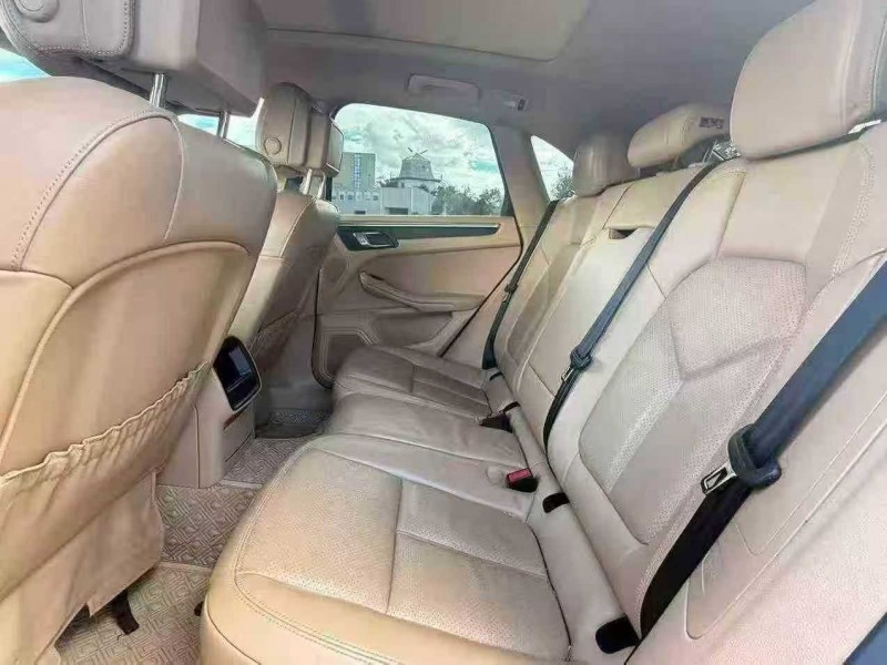 临沧16年保时捷Macan9