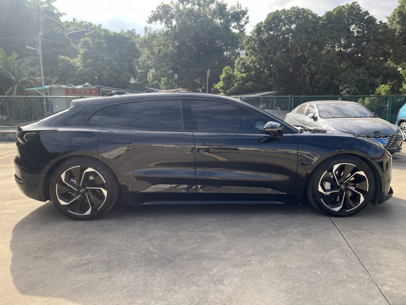 中山24年极氪汽车0012