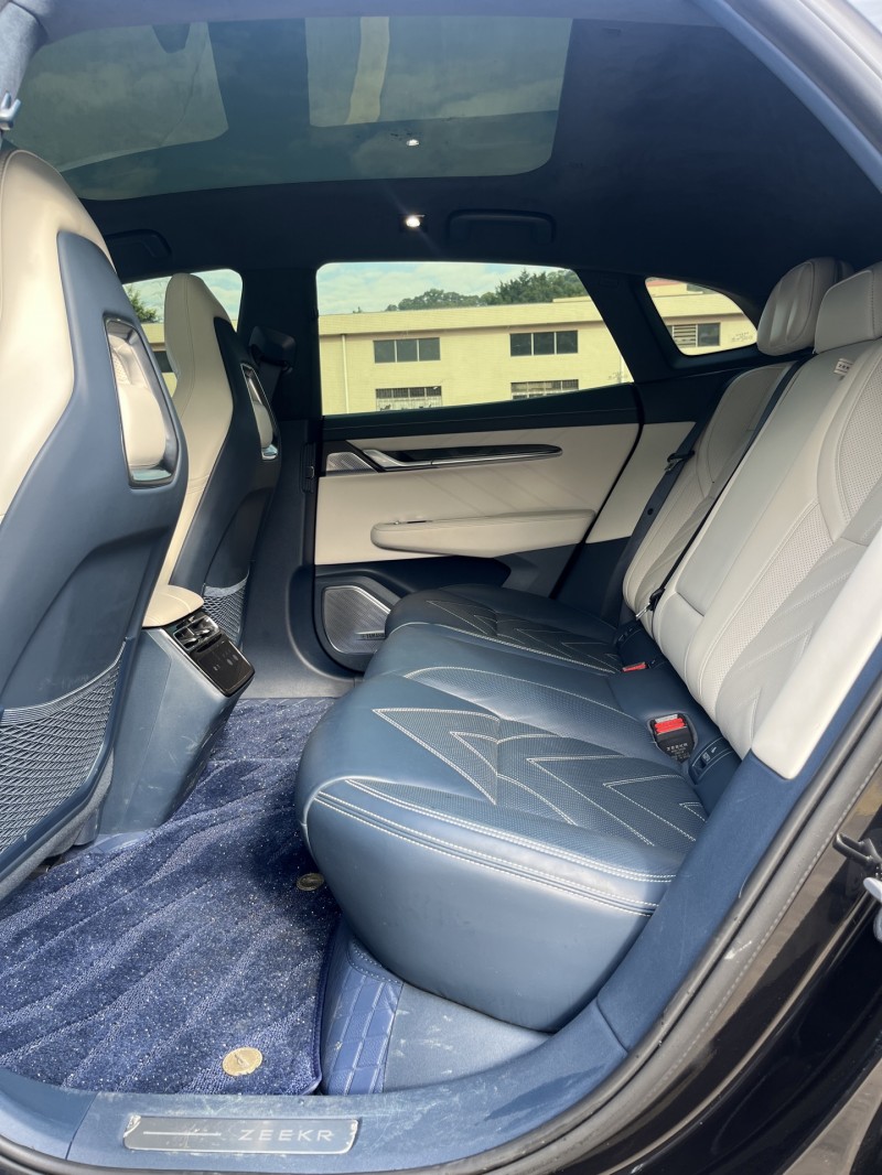 中山24年极氪汽车0016