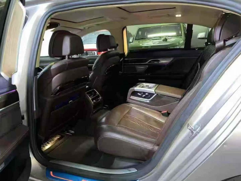 成都21年宝马7系5