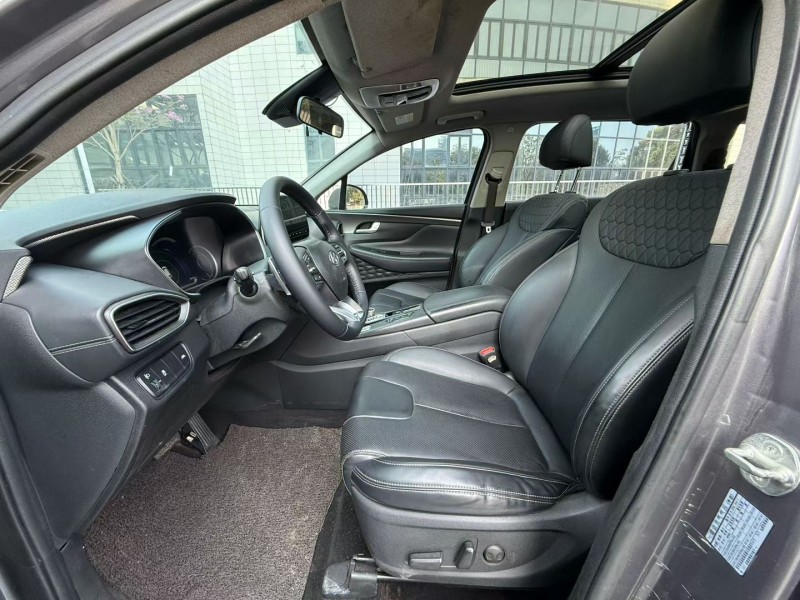 佛山19年现代新胜达4