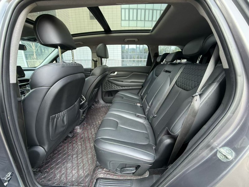 佛山19年现代新胜达6