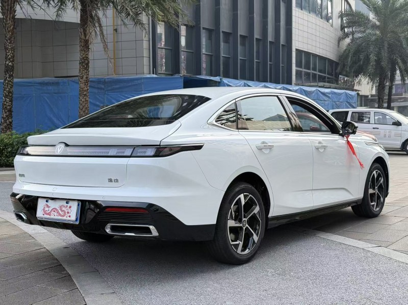 佛山25年长安汽车逸动8