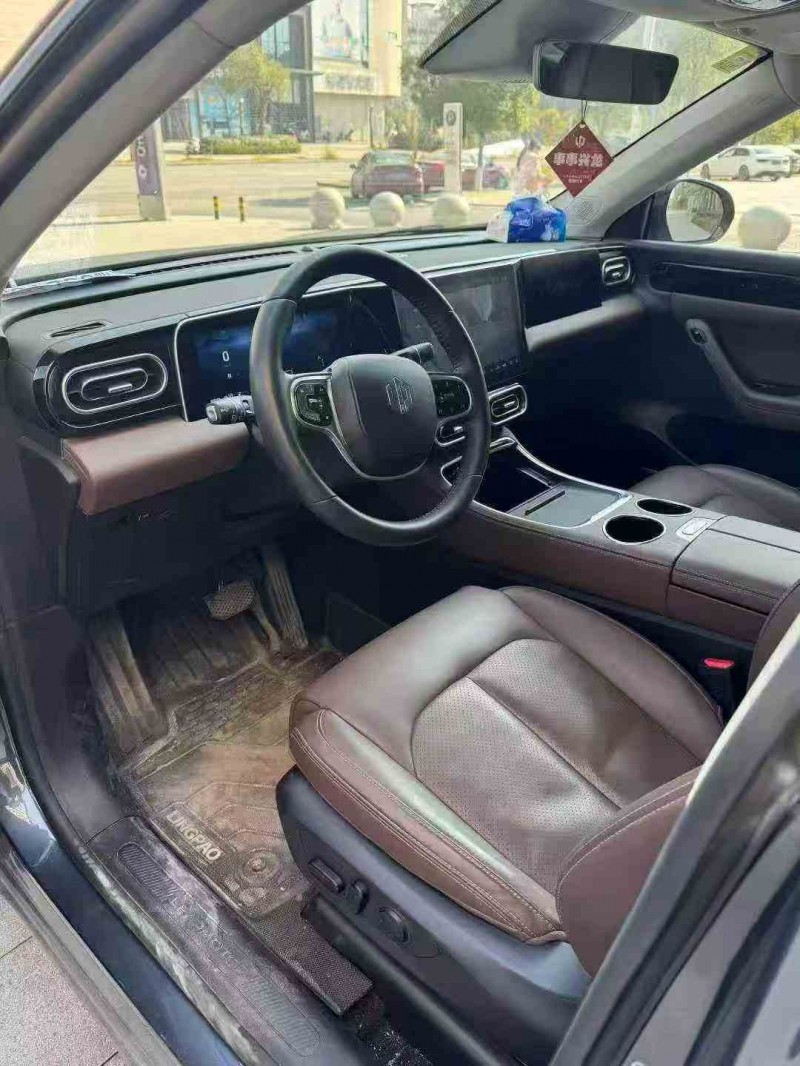 赣州24年零跑汽车C117